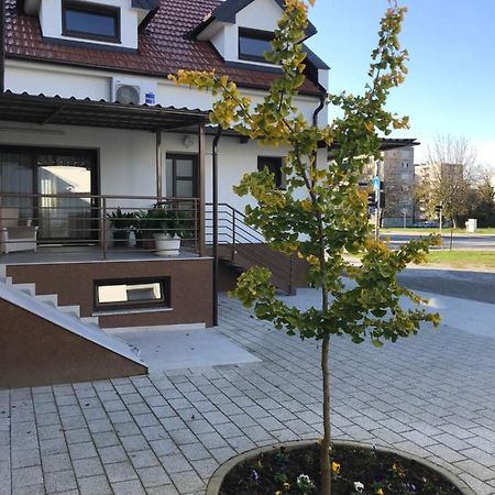 Eva Rooms & Studio Apartment Karlovac Exteriér fotografie