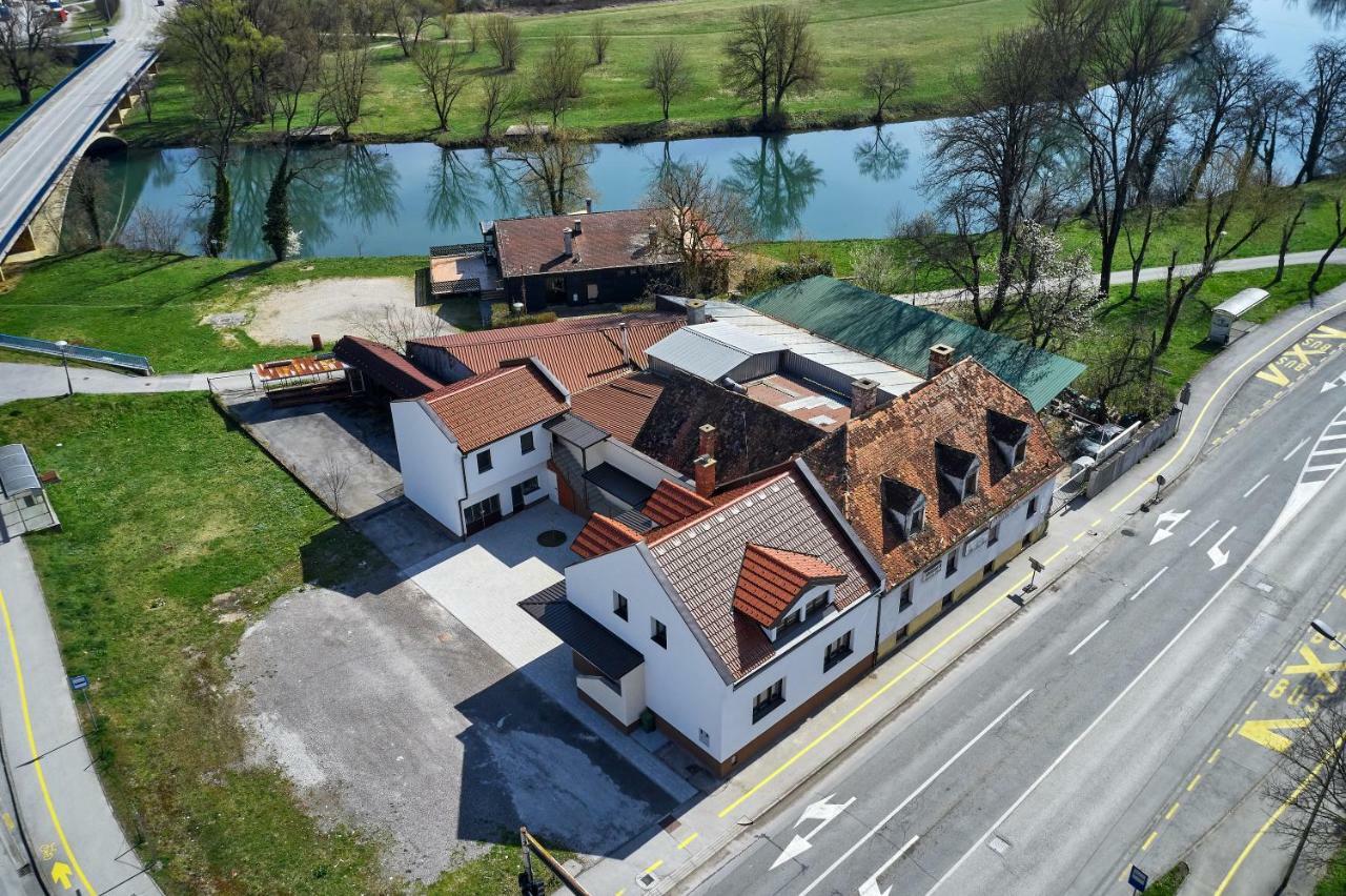 Eva Rooms & Studio Apartment Karlovac Exteriér fotografie