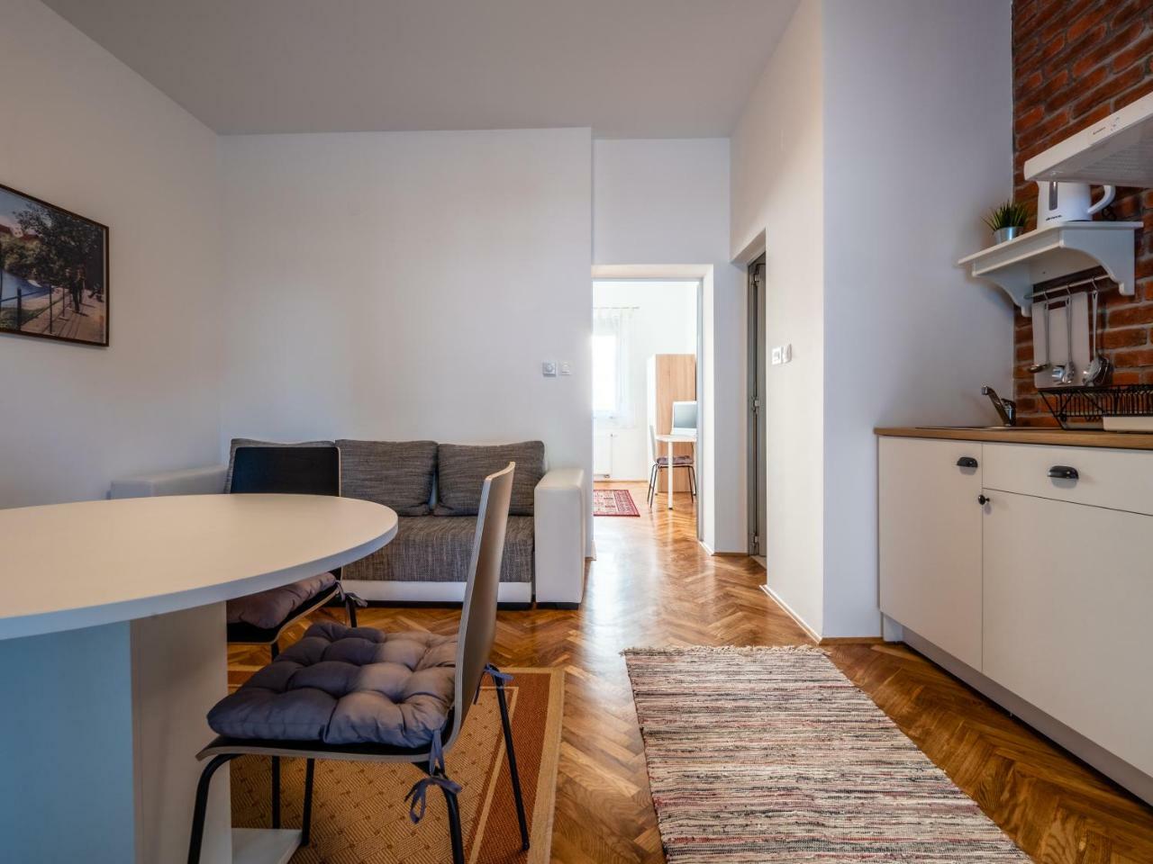 Eva Rooms & Studio Apartment Karlovac Exteriér fotografie