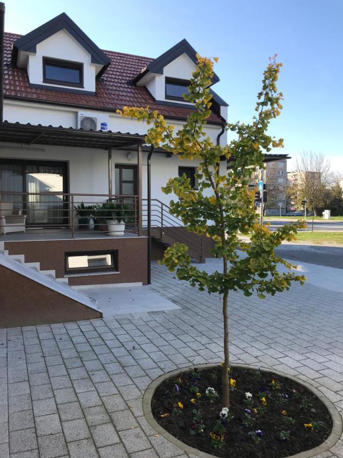 Eva Rooms & Studio Apartment Karlovac Exteriér fotografie